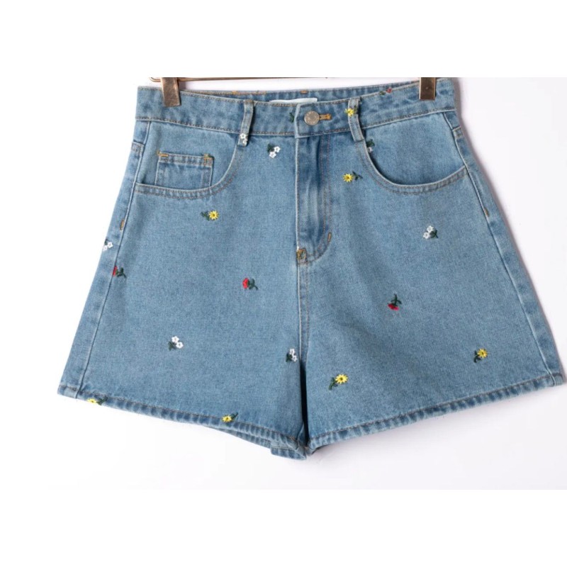 Short jeans flowers