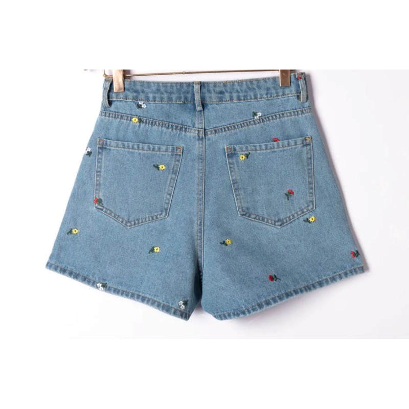 Short jeans flowers