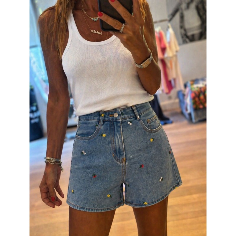 Short jeans flowers