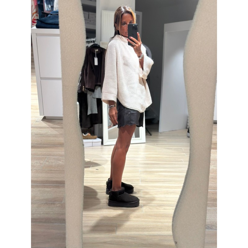 Short simili Livia