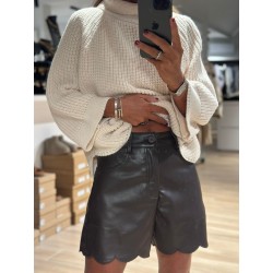 Short simili Livia