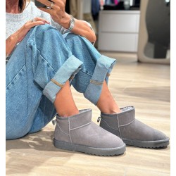 Boots Hug Paris